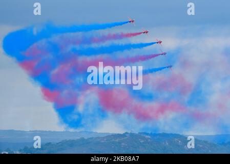 Il RAF Red Arrow Aerobatic Team mostra durante il 2018 Bray Air Display a Bray, Irlanda il 29 luglio 2018 (Photo by Andrew Surma/NurPhoto) Foto Stock