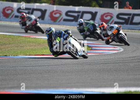 8 pilota italiano Nicolo' Bulega del Team SKY Racing Team VR46, 16 pilota italiano Andrea Migno del Team Angel Nieto Team e 17 pilota inglese John McPhee del Team CIP Green Power durante le prove libere per il Gran Premio della Repubblica Ceca sul circuito di Brno il 4 agosto 2018 a Brno, Repubblica Ceca.(Foto di Andrea Diodato/NurPhoto) Foto Stock