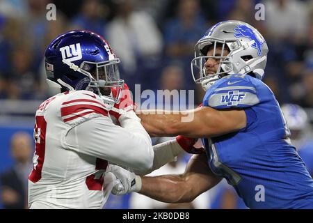 Lorenzo carter (59), il linebacker dei New York Giants, tiene la linea contro il fullback Detroit Lions Nick Bellore (43) durante la prima metà di una partita di football contro i New York Giants a Detroit, Michigan USA, venerdì 17 agosto 2018. (Foto di Amy Lemus/NurPhoto)evento, sport, football americano, agosto, usa, michigan Foto Stock