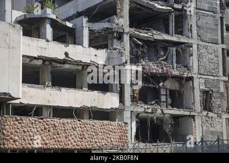 Il bombardamento dell'edificio A. il Ministero della Difesa jugoslavo costruisce il personale generale jugoslavo con le rovine e nelle stesse condizioni dopo il bombardamento della NATO del 1999. La NATO ha bombardato due volte il 29/30 aprile 1999 l'edificio come obiettivo di importanza militare e poi una volta alla mezzanotte del 7 al 8 maggio 1999. Oggi è un monumento protetto che mostra le sofferenze della Serbia durante la guerra della NATO. Ci sono molte proposte per la ricostruzione, ma c'è anche una presentazione per la candidatura per il sito patrimonio mondiale dell'UNESCO. 21 agosto 2018 - Belgrado, Serbia (Foto di Nicolas Economou/NurPhoto) Foto Stock