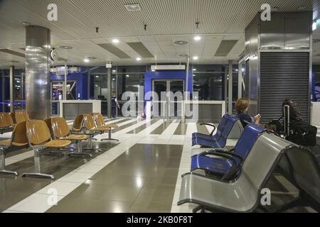 All'interno dell'aeroporto internazionale di Salonicco 'Macedonia' in Grecia. La zona delle porte dopo il recente restauro dal nuovo proprietario tedesco Fraport mattina presto. L'aeroporto di Salonicco con codice SKG o LGTS è il principale punto di accesso per la Grecia settentrionale, con il traffico passeggeri che quest'anno supererà i 7 milioni di euro. È un hub per Aegean Airlines, Olympic Air, Ryanair, Astra Airlines ed Ellinair. L'aeroporto è sia civile che militare. Foto il 21 agosto 2018. (Foto di Nicolas Economou/NurPhoto) Foto Stock