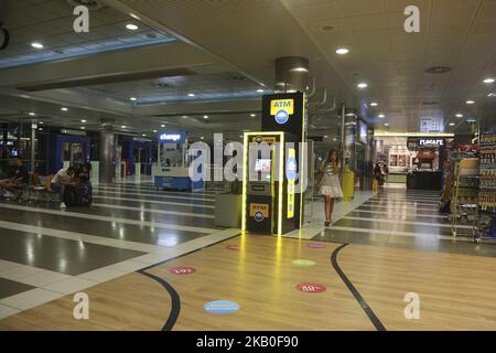 All'interno dell'aeroporto internazionale di Salonicco 'Macedonia' in Grecia. La zona delle porte dopo il recente restauro dal nuovo proprietario tedesco Fraport mattina presto. L'aeroporto di Salonicco con codice SKG o LGTS è il principale punto di accesso per la Grecia settentrionale, con il traffico passeggeri che quest'anno supererà i 7 milioni di euro. È un hub per Aegean Airlines, Olympic Air, Ryanair, Astra Airlines ed Ellinair. L'aeroporto è sia civile che militare. Foto il 21 agosto 2018. (Foto di Nicolas Economou/NurPhoto) Foto Stock