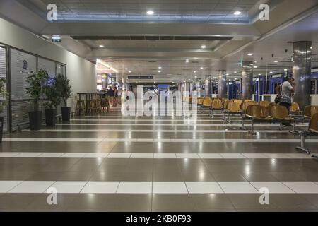 All'interno dell'aeroporto internazionale di Salonicco 'Macedonia' in Grecia. La zona delle porte dopo il recente restauro dal nuovo proprietario tedesco Fraport mattina presto. L'aeroporto di Salonicco con codice SKG o LGTS è il principale punto di accesso per la Grecia settentrionale, con il traffico passeggeri che quest'anno supererà i 7 milioni di euro. È un hub per Aegean Airlines, Olympic Air, Ryanair, Astra Airlines ed Ellinair. L'aeroporto è sia civile che militare. Foto il 21 agosto 2018. (Foto di Nicolas Economou/NurPhoto) Foto Stock