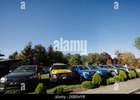 Lviv, Ucraina - 09 ottobre 2022: Automobili per la vendita fila stock lot sul mercato automobilistico. Foto Stock