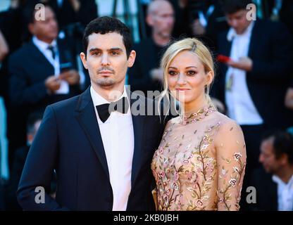 Olivia Hamilton, Damien Chazelle cammina sul tappeto rosso davanti alla cerimonia di apertura e alla proiezione del 'primo uomo' durante il Festival del Cinema di Venezia del 75th, a Venezia, il 29 agosto 2018. (Foto di Matteo Chinellato/NurPhoto) Foto Stock