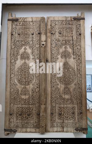 19th ° secolo intagliato porta di legno, Museo di Arti applicate, ha detto Islam Khoja Madrasa, Ichan Kala, Khiva, Khorezm Provincia, Uzbekistan, Asia centrale Foto Stock