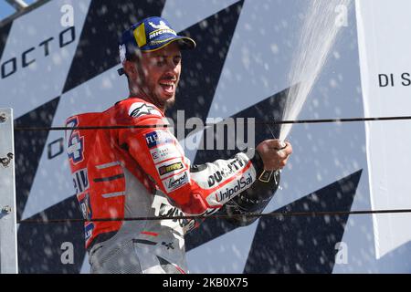 04° pilota italiano Andrea Dovizioso del Team Ducati Racing sul podio dopo la gara di Misano sul circuito Mondiale Marco Simoncelli a Misano Adriatico, Italia il 9 settembre 2018 per San Marino e Riviera di Rimini GP (Foto di Andrea Diodato/NurPhoto) Foto Stock