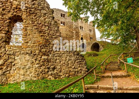 Piccola passeggiata autunnale attraverso il bellissimo parco vicino a Bad Liebenstein - Turingia - Germania Foto Stock