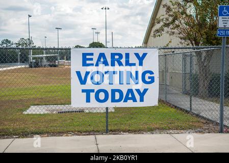 Voto anticipato nella Florida centro-settentrionale nelle elezioni generali di metà mandato del 2022. Foto Stock