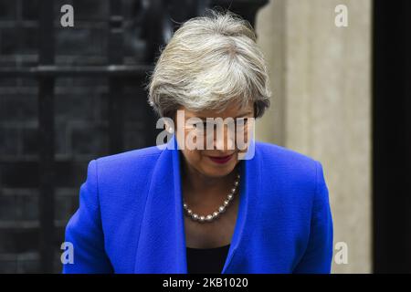 Il primo ministro britannico Theresa May lascia il 10 Downing Street mentre si dirige a Birmingham per parlare al primo "vertice mondiale sui veicoli a emissioni zero", Londra il 11 settembre 2018. (Foto di Alberto Pezzali/NurPhoto) Foto Stock