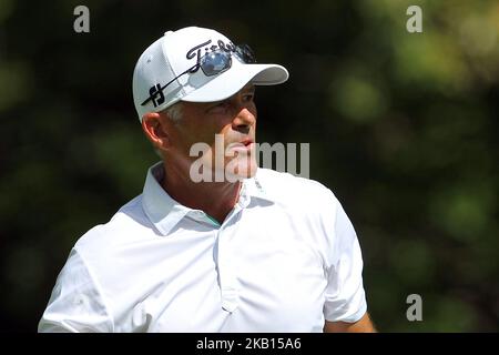 Mark o'Meara di Houston, Texas, segue il suo tiro dal tee 3rd durante l'ultimo round del torneo di golf Ally Challenge presentato da McLaren al Warwick Hills Golf & Country Club di Grand Blanc, MI, USA Domenica 16 Settembre 2018. (Foto di Amy Lemus/NurPhoto) Foto Stock