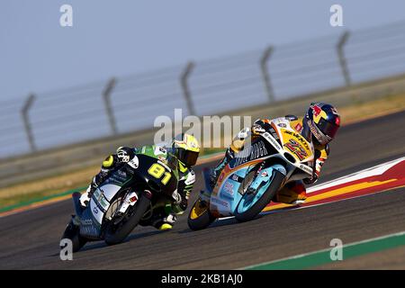 Kazuki Masaki (22) del Giappone e RBA Boe Skull Rider KTM e Stefano NEPA (81) dell'Italia e CIP-Green Power durante le prove libere per il Gran Premio Movistar de Aragon del campionato mondiale di MotoGP al Motorland Aragon Circuit il 21 settembre 2018 ad Alcaniz, Spagna. (Foto di Jose Breton/NurPhoto) Foto Stock