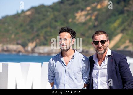 Rodrigo Sorogoyen (L) e Antonio de la Torre (R) sono presenti alla Photocall 'El Reino' durante il 66th° Festival di San Sebastian a San Sebastian il 22 settembre 2018 a San Sebastian, Spagna. (Foto di Manuel Romano/NurPhoto) Foto Stock