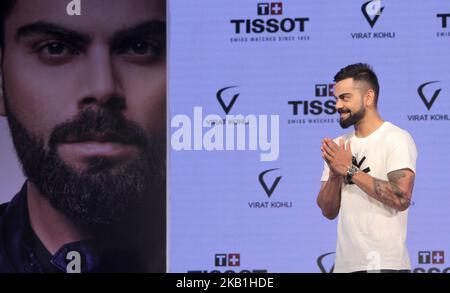 Virat Kolhi un cricketer internazionale indiano che attualmente capisce la nazionale indiana alla presentazione della loro edizione speciale Tissot CHRONO XL Classic presso l'hotel Taj Land termina a Mumbai il 26 settembre 2018. Il Tissot Chrono XL Classic edito appositamente per Virat Kohli incarna un insieme unico di personalizzazioni che personificano Tissot Ambassador. Conosciuto come Tissot Chrono XL Classic Virat Kohli 2018, l'orologio presenta il suo logo blu marino inciso sul retro del casello bianco stampato in seta e un cinturino in pelle blu marino che valorizza l'estetica sportiva di questa edizione speciale. Il cronometro numero 20 Foto Stock