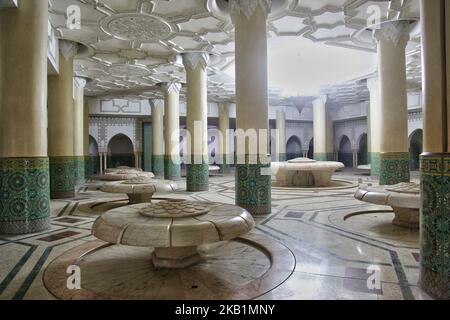 Sala per abluzioni all'interno della Moschea di Hassan II nella città di Casablanca, Marocco, Africa. La Moschea di Hassan II è la più grande moschea del Marocco e la 7th più grande al mondo. (Foto di Creative Touch Imaging Ltd./NurPhoto) Foto Stock