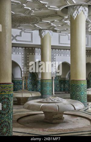 Sala per abluzioni all'interno della Moschea di Hassan II nella città di Casablanca, Marocco, Africa. La Moschea di Hassan II è la più grande moschea del Marocco e la 7th più grande al mondo. (Foto di Creative Touch Imaging Ltd./NurPhoto) Foto Stock