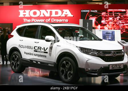 La nuova vettura Honda CR-V è stata vista in anteprima europea durante la prima giornata stampa del Salone di Parigi al Paris Expo Porte de Versailles il 02 ottobre 2018 a Parigi, Francia. Dal 4 al 14 ottobre 2018, il 'Mondial de l'automobile' presenta al pubblico le nuove vetture dei maggiori marchi automobilistici del mondo. (Foto di Michel Stoupak/NurPhoto) Foto Stock