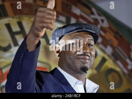 Lennox Lewis, ex campione di boxe pesante, si è fatto un gesto durante un evento autografico che ha firmato il 56th° WBC (World Boxing Council) Convention di Kiev, Ucraina, 02 ottobre 2018. La Convenzione WBC del 56th si svolge a Kiev dal 30 settembre al 05 ottobre. La manifestazione partecipa alle leggende del pugilato Lennox Lewis, Evander Holyfield, Eric Morales, Alexander Usik, vitali Klitschko e a circa 700 partecipanti al congresso provenienti da 160 paesi. (Foto di NurPhoto) Foto Stock