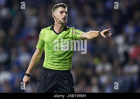 L'arbitro Alvaro Moreno reagisce durante la partita la Liga 123 tra RC Deportivo de la Coruna e Granada CF a Estadio Abanca Riazor il 24 settembre 2018 a Coruna, Spagna (Foto di Jose Manuel Alvarez Rey/NurPhoto) Foto Stock