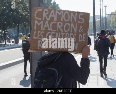 I manifestanti noti come "blocco nero" assistono a uno sciopero di un giorno a livello nazionale sulle politiche del presidente Emmanuel Macron il 9 ottobre 2018 a Nantes, nella Francia occidentale. (Foto di Estelle Ruiz/NurPhoto) Foto Stock