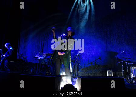 La band inglese alternative rock The Horrors si esibirà sul palco all'Hammersmith Apollo di Londra il 12 ottobre 2018. La band è composta dal cantante principale Faris Badwan, dal chitarrista Joshua Hayward, dal tastierista e sintetizzatore Tom Cowan, dal bassista Rhys Webb e dal batterista e percussionista Joe Spurgeon. (Foto di Alberto Pezzali/NurPhoto) Foto Stock