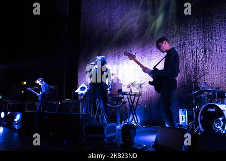 La band inglese alternative rock The Horrors si esibirà sul palco all'Hammersmith Apollo di Londra il 12 ottobre 2018. La band è composta dal cantante principale Faris Badwan, dal chitarrista Joshua Hayward, dal tastierista e sintetizzatore Tom Cowan, dal bassista Rhys Webb e dal batterista e percussionista Joe Spurgeon. (Foto di Alberto Pezzali/NurPhoto) Foto Stock