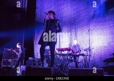 La band inglese alternative rock The Horrors si esibirà sul palco all'Hammersmith Apollo di Londra il 12 ottobre 2018. La band è composta dal cantante principale Faris Badwan, dal chitarrista Joshua Hayward, dal tastierista e sintetizzatore Tom Cowan, dal bassista Rhys Webb e dal batterista e percussionista Joe Spurgeon. (Foto di Alberto Pezzali/NurPhoto) Foto Stock