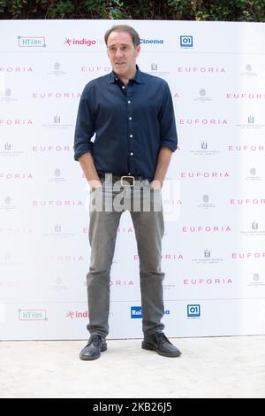 Valerio Mastrandrea durante la fotocall per la presentazione del nuovo film di Valeria Golino, 'Euforia', a Roma, Italia, il 16 ottobre, 2018. (Foto di Mauro Fagiani/NurPhoto) Foto Stock