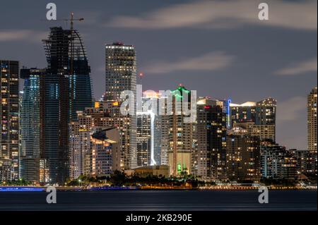 Centro di Miami, paesaggio urbano notturno Foto Stock