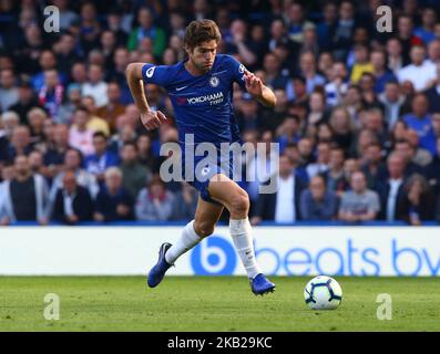 Londra, Inghilterra - 20 ottobre: 2018 Marcos Alonso di Chelsea durante la Premier League tra Chelsea e Manchester United allo stadio Stamford Bridge , Londra, Inghilterra il 20 ottobre 2018. Credit Action Foto Sport (Foto di Action Foto Sport/NurPhoto) Foto Stock