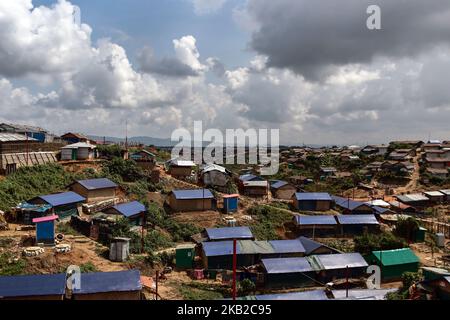 Una vista panoramica nel campo di Kutupalong nel Bazar di Cox, Bangladesh, 15 ottobre 2018. (Foto di Kazi Salahuddin Razu/NurPhoto) Foto Stock