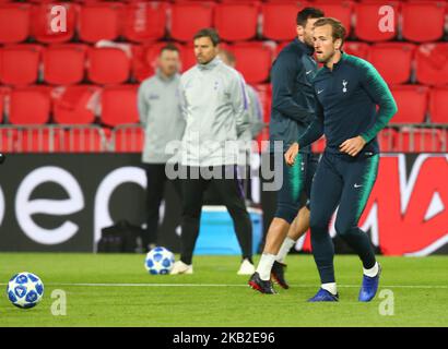 Eindhoven, Paesi Bassi. Ottobre 24. 2018 Harry Kane di Tottenham Hotspur durante la sessione di allenamento di Tottenham Hotspur in vista della partita di UEFA Champions League Group B contro il PSV Eindhoven allo stadio Phillips, a Eindhoven, Paesi Bassi, il 23 ottobre 2018 (Photo by Action Foto Sport/NurPhoto) Foto Stock