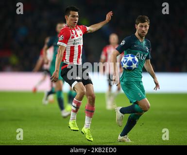 Eindhoven, Paesi Bassi. Ottobre 24. 2018 Hirving Lozano del PSV Eindhoven durante la partita di UEFA Champion League Group B tra PSV Eindhoven e Tottenham Hotspur allo stadio Phillips di Eindhoven, Paesi Bassi, il 24 ottobre 2018. (Foto di Action Foto Sport/NurPhoto) Foto Stock