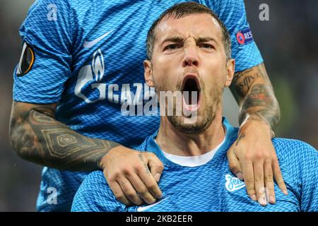 Artem Dzyuba del FC Zenit San Pietroburgo celebra il suo gol durante la partita di gruppo C della UEFA Europa League tra il FC Zenit San Pietroburgo e il FC Girondins de Bordeaux allo stadio di San Pietroburgo il 25 ottobre 2018 a San Pietroburgo, Russia. (Foto di Igor Russak/NurPhoto) Foto Stock