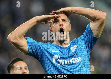 Artem Dzyuba del FC Zenit San Pietroburgo celebra il suo gol durante la partita di gruppo C della UEFA Europa League tra il FC Zenit San Pietroburgo e il FC Girondins de Bordeaux allo stadio di San Pietroburgo il 25 ottobre 2018 a San Pietroburgo, Russia. (Foto di Igor Russak/NurPhoto) Foto Stock