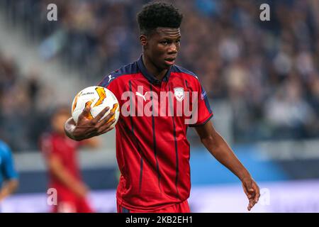 Aurelien Tchouameni del FC Girondins de Bordeaux vie per la palla durante la partita di Gruppo C della UEFA Europa League tra FC Zenit San Pietroburgo e FC Girondins de Bordeaux allo Stadio di San Pietroburgo il 25 ottobre 2018 a San Pietroburgo, Russia. (Foto di Igor Russak/NurPhoto) Foto Stock