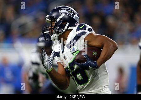 Tyler Lockett (16), il ricevitore di Seattle Seahawks, esegue la palla durante la seconda metà di una partita di football della NFL contro i Detroit Lions a Detroit, Michigan USA, domenica 28 ottobre 2018. (Foto di Amy Lemus/NurPhoto) Foto Stock