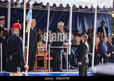 Presidenti greci e italiani partecipano alla Parata di commemorazione della seconda guerra mondiale a Salonicco (Grecia) il 28th ottobre 2018. il presidente greco Prokopis Pavlopoulos e il omologo italiano Sergio Mattarella. Il 28th ottobre è simbolico per la Grecia in quanto segna il rifiuto da parte della Grecia dell'ultimatum del dittatore italiano Benito Mussolini nel 1940 e il coinvolgimento della Grecia nella seconda guerra mondiale. (Foto di Nicolas Economou/NurPhoto) Foto Stock