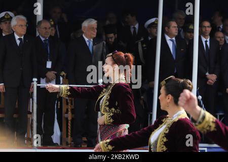 Presidenti greci e italiani partecipano alla Parata di commemorazione della seconda guerra mondiale a Salonicco (Grecia) il 28th ottobre 2018. il presidente greco Prokopis Pavlopoulos e il omologo italiano Sergio Mattarella. Il 28th ottobre è simbolico per la Grecia in quanto segna il rifiuto da parte della Grecia dell'ultimatum del dittatore italiano Benito Mussolini nel 1940 e il coinvolgimento della Grecia nella seconda guerra mondiale. (Foto di Nicolas Economou/NurPhoto) Foto Stock