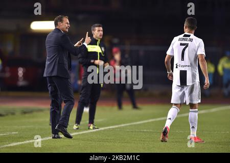 Massimiliano Allegri, manager della Juventus, impartisce istruzioni a Cristiano Ronaldo della Juventus durante la Serie A match tra Empoli e Juventus allo Stadio Carlo Castellani di Empoli il 27 ottobre 2018. (Foto di Giuseppe Maffia/NurPhoto) Foto Stock