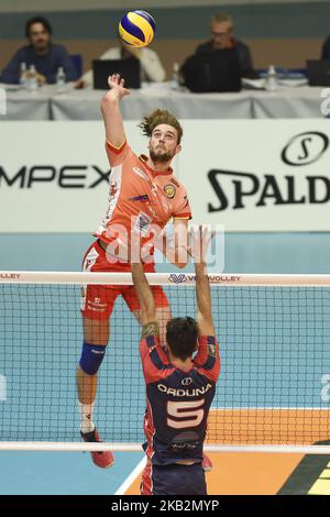 Kamil Rychlicki (#2 Consar Ravenna) in azione durante la Superlega Italiana Serie A volley match tra vero Volley Monza e Consar Ravenna a Monza il 1st novembre 2018 Monza ha vinto 3-1. (Foto di Roberto Finizio/NurPhoto) Foto Stock