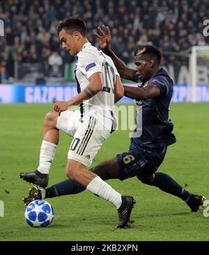 Paulo Dybala #10 della Juventus FC compete per la palla con Paul Pogga #6 del Manchester United durante la partita H del gruppo UEFA Champions League tra Juventus FC e Manchester United allo stadio Allianz il 07 novembre 2018 a Torino. (Foto di Giuseppe Cottini/NurPhoto) Foto Stock