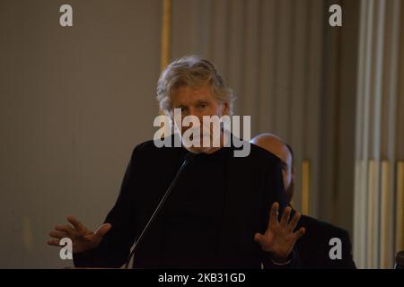 Ex membro di Pink Floyd, Il cantante e cantautore britannico Roger Waters si è distinto per la Legislatura della Città di Buenos Aires come ospite d'onore per i suoi sforzi nel riconoscimento dei soldati argentini caduti nella guerra tra argentino e il Kigndom Unito per le Isole Malvinas o le Isole Falkland nel Anno 1982, a Buenos Aires, Argentina, il 8 novembre 2018. Ad oggi, 102 soldati argentini morti nelle isole sono stati identificati attraverso un progetto umanitario realizzato dal Comitato Internazionale della Croce Rossa nel Centro di Darwin. (Foto di Mario De Foto Stock