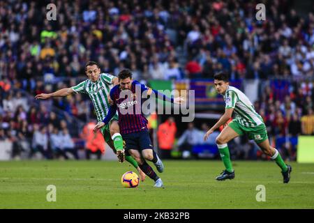 10 Leo messi dall'Argentina del FC Barcelona torna a giocare dopo il recupero della lesione del braccio durante la partita la Liga tra FC Barcelona e Real Betis Balompie a Camp Nou il 11 novembre 2018 a Barcellona, Spagna. (Foto di Xavier Bonilla/NurPhoto) Foto Stock