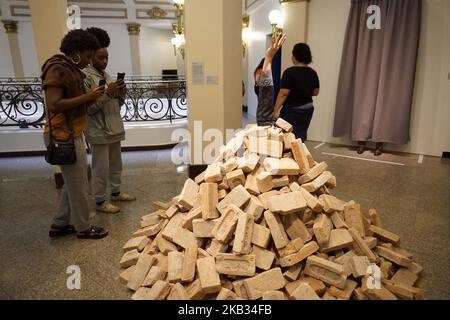 BAMCO Centro Culturale del Brasile a Sao Paulo mostra '50 anni di realismo a Sao Paulo' con opere realistiche a Sao Paulo, Brasile, il 12 novembre 2018. La mostra '50 anni di realismo - dal fotorealismo alla realtà virtuale' conta circa 100 pezzi di 30 artisti brasiliani e stranieri, ed è in stampa fino al gennaio 2019. (Foto di Cris FAGA/NurPhoto) Foto Stock