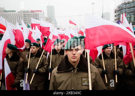 Centinaia di migliaia di persone marciano per celebrare l'indipendenza polacca a Varsavia il 11 novembre 2018 a Varsavia, Polonia (Foto di Jakub Wlodek/NurPhoto) Foto Stock