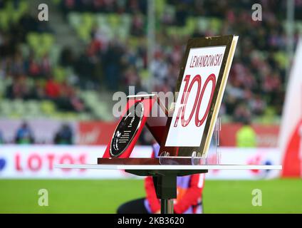 Il 15 novembre 2018 a Danzica, Polonia, si è aggiudicato un premio per la partita del 100th per la Polonia di Robert Lewandowski durante la partita internazionale amichevole tra Polonia e Repubblica Ceca. (Foto di Mateusz Wlodarczyk/NurPhoto) Foto Stock