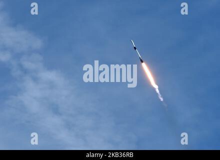 Un razzo SpaceX Falcon 9 lancia con successo portando il satellite di comunicazione es'Hail-2 per il paese del Qatar il 15 novembre 2018 al PAD 39A al Kennedy Space Center in Florida, Stati Uniti. (Foto di Paul Hennessy/NurPhoto) Foto Stock