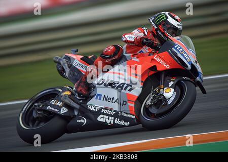 Jorge Lorenzo (99) di Spagna e Ducati Team durante le qualifiche del Gran Premio Motul de la Comunitat Valenciana del campionato del mondo di MotoGP al Ricardo Tormo Circuit di Valencia, Spagna il 17th novembre 2018 (Foto di Jose Breton/NurPhoto) Foto Stock