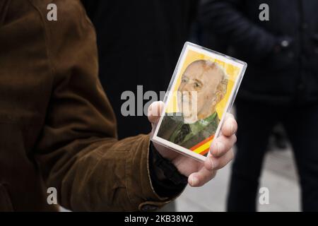 Un rally che commemora il 43rd° anniversario della morte dell'ex dittatore spagnolo Francisco Franco a Plaza de Oriente il 18 novembre 2018 a Madrid, Spagna. Il generale Francisco Franco Bahamonde fu il dittatore della Spagna dal 1939, dopo la fine della guerra civile spagnola, fino alla sua morte nel 1975. Il suo regime fascista fu sostenuto dalla Germania nazista e da Mussolini in Italia (Foto di Oscar Gonzalez/NurPhoto) Foto Stock